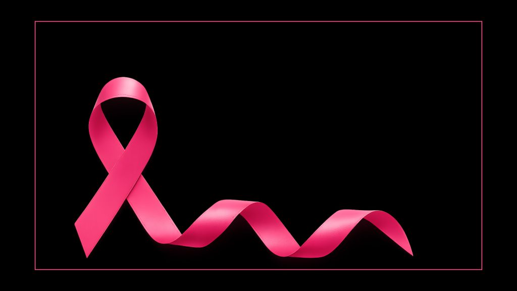 Ruban rose symbole d’Octobre Rose sur fond noir, campagne de sensibilisation au dépistage du cancer du sein