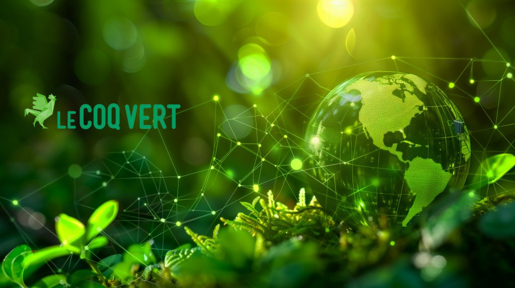 Globe numérique vert entouré de végétation et de connexions digitales avec le logo de la communauté du Coq Vert